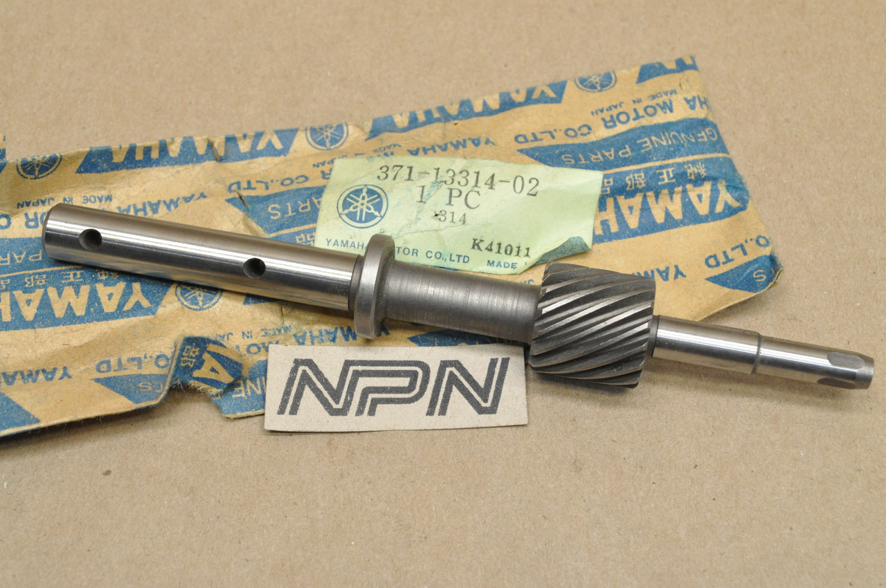 NOS Yamaha 1973-74 TX500 1975 XS500 Pump Drive Gear Shaft 371-13314-02