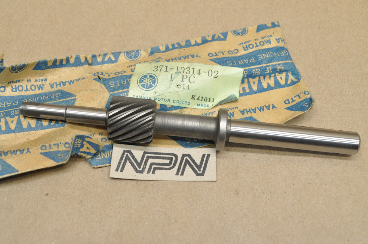 NOS Yamaha 1973-74 TX500 1975 XS500 Pump Drive Gear Shaft 371-13314-02