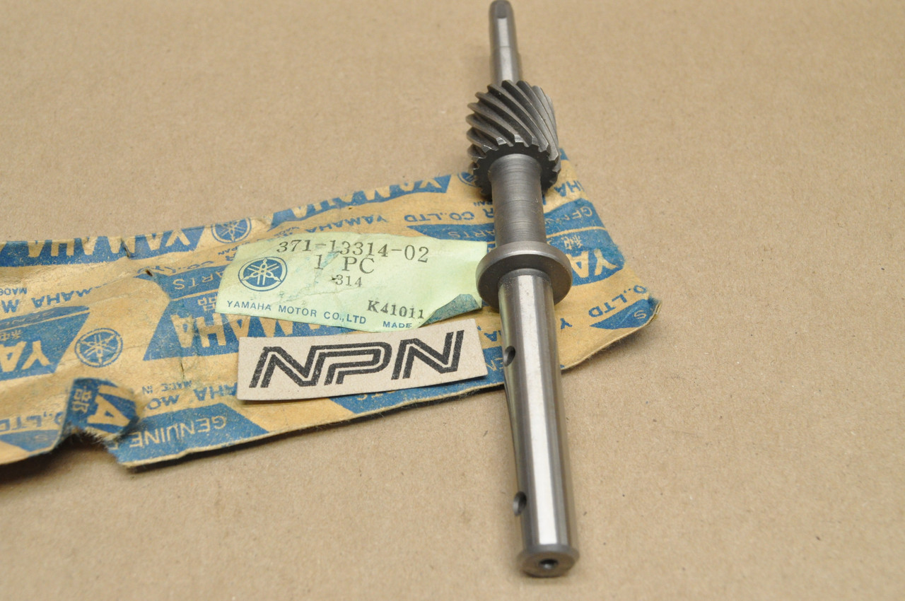 NOS Yamaha 1973-74 TX500 1975 XS500 Pump Drive Gear Shaft 371-13314-02