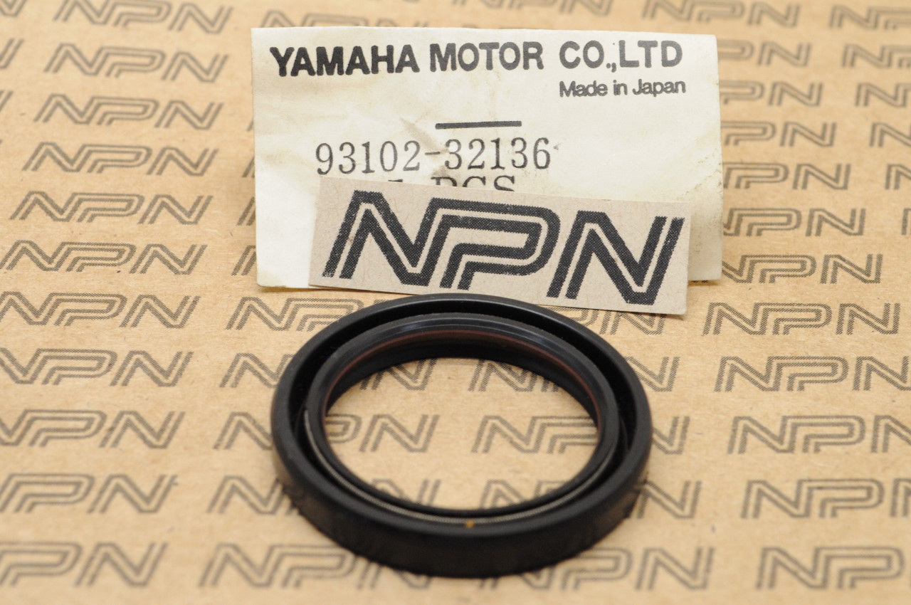 NOS Yamaha IT250 IT490 TY350 YFP350 WR500 YTZ250 YZ250 Oil Seal 93102-32136