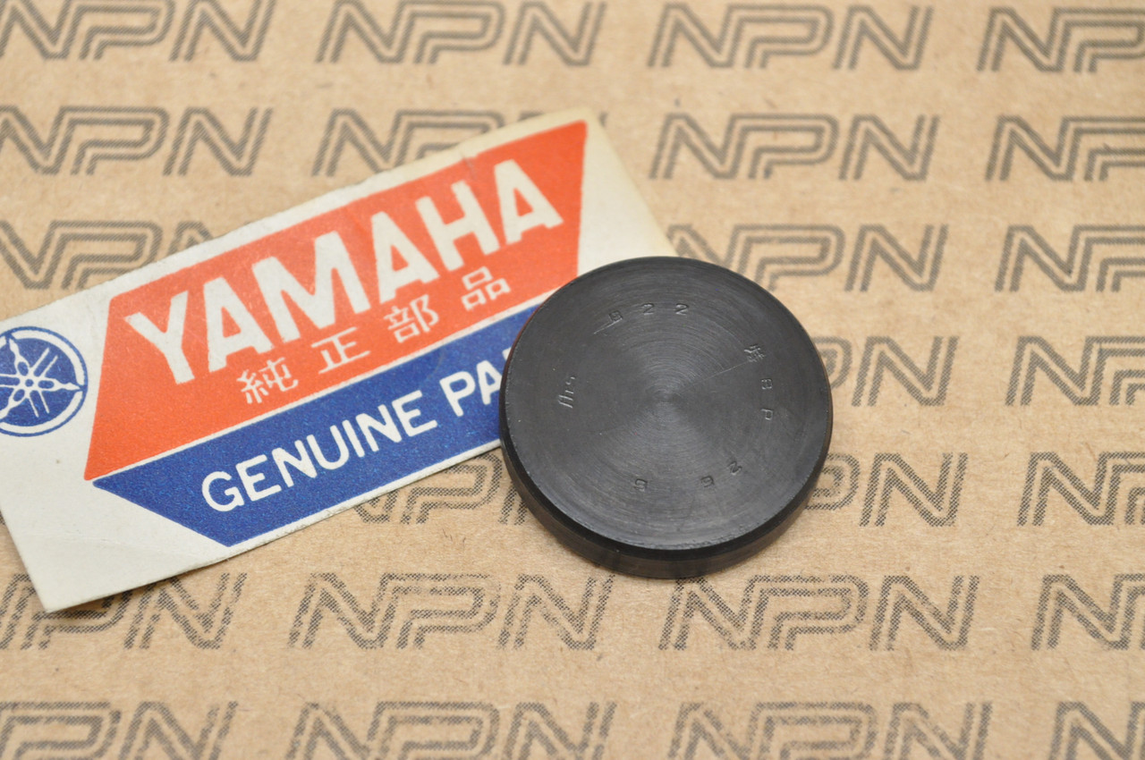 NOS Yamaha JT1 JT2 YFB250 YFM200 YFM250 YTM200 YTM225 Plug 257-18589-00