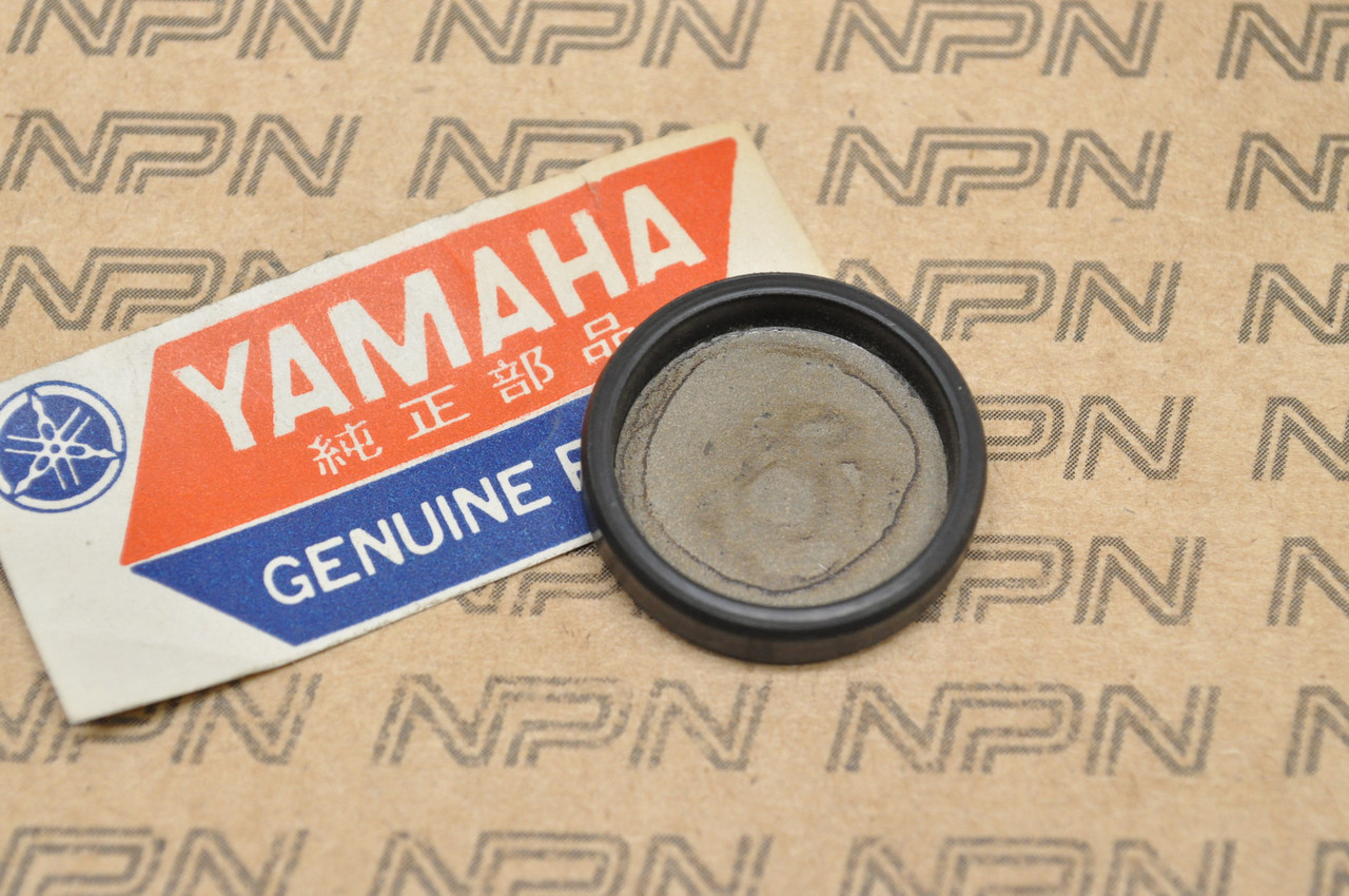 NOS Yamaha JT1 JT2 YFB250 YFM200 YFM250 YTM200 YTM225 Plug 257-18589-00