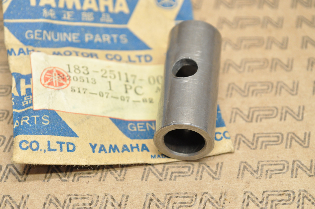 NOS Yamaha AS2 CT1 DT175 IT125 MX100 RD125 YZ100 YZ80 Spacer 183-25117-00