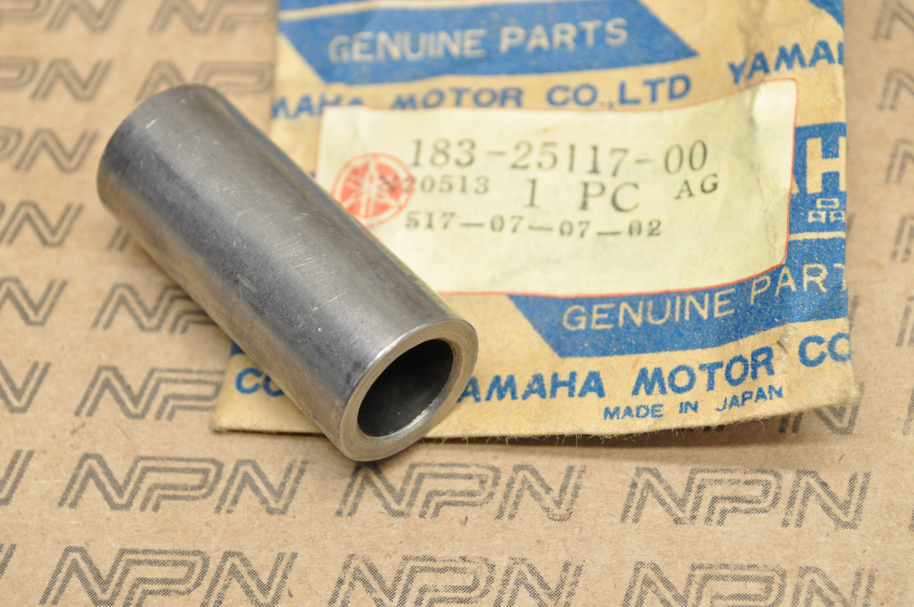 NOS Yamaha AS2 CT1 DT175 IT125 MX100 RD125 YZ100 YZ80 Spacer 183-25117-00