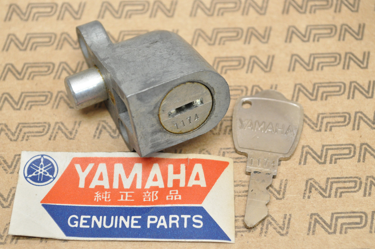 NOS Yamaha G6S HS1 LB80 LS2 RS100 YA6 YG5 YL2 Steering Lock & Key 137-23480-00