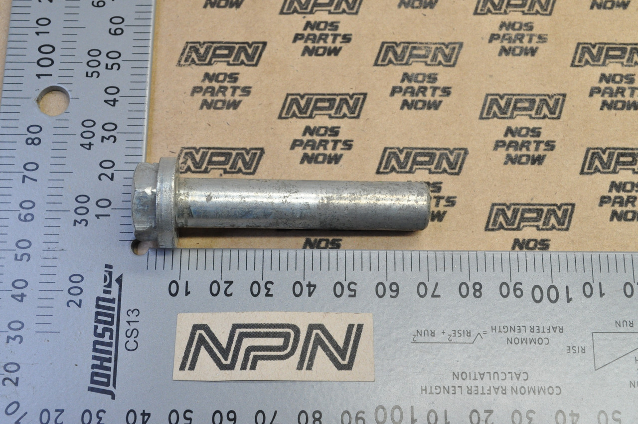 Vtg OEM Yamaha DS7 R5 RD250 RD350 RD400 TD3 TR2 TR3 Bolt Nut 90179-08026