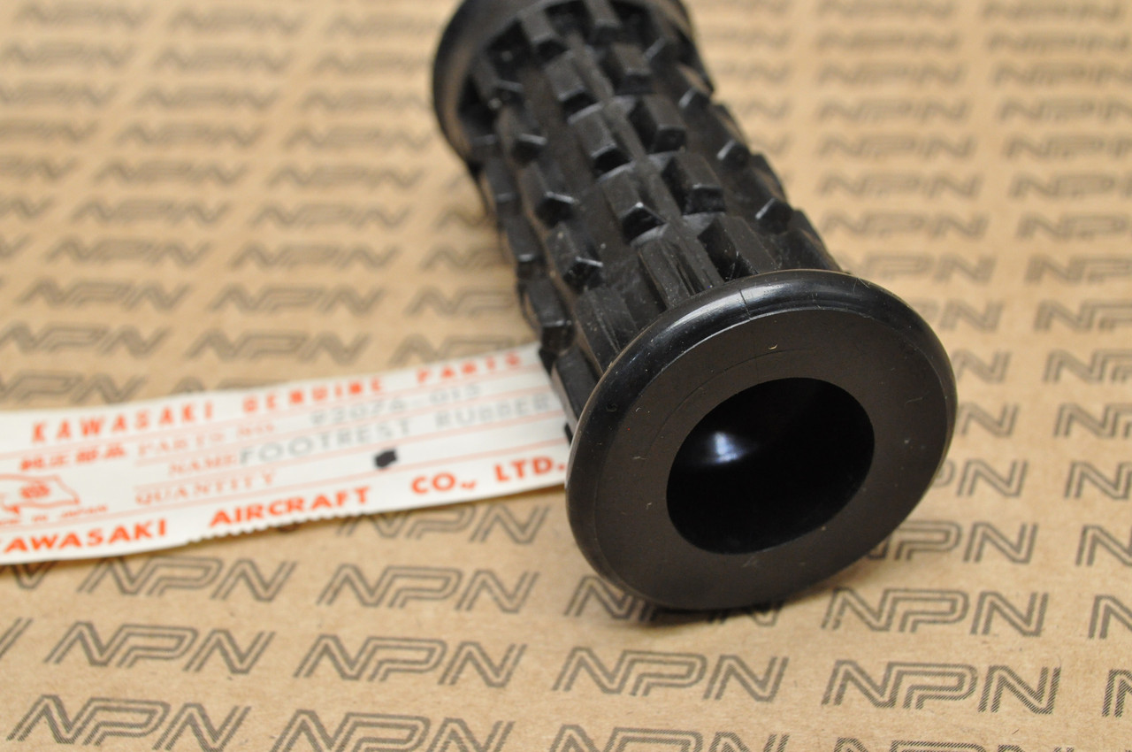 NOS Kawasaki 1969-75 H1 1976 KH500 Foot Rest Peg Rubber 92076-015
