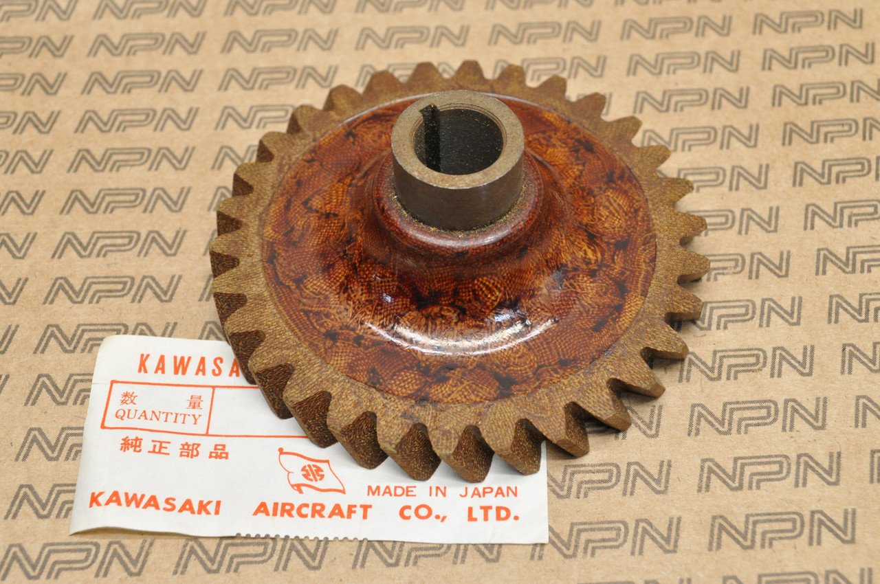 NOS Kawasaki A1 A1SS Samurai A7 A7SS Avenger Stator Magneto Gear 30T 21069-006