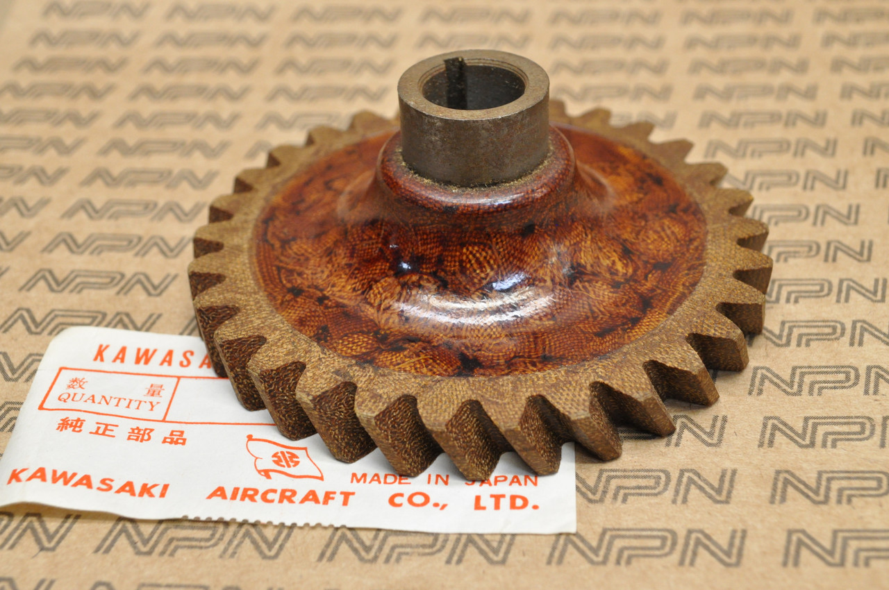 NOS Kawasaki A1 A1SS Samurai A7 A7SS Avenger Stator Magneto Gear 30T 21069-006