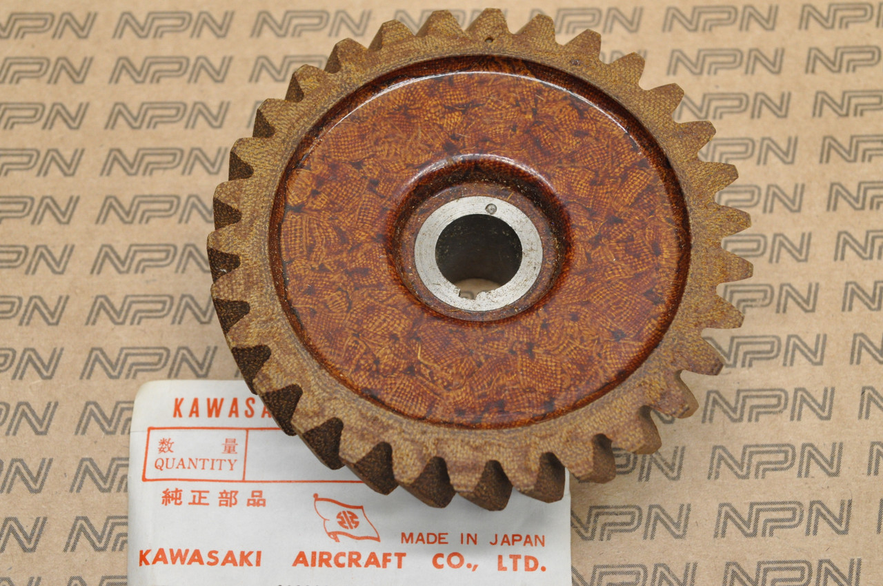 NOS Kawasaki A1 A1SS Samurai A7 A7SS Avenger Stator Magneto Gear 30T 21069-006