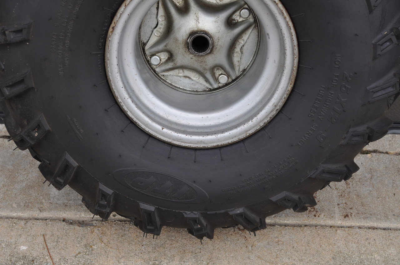 Vintage OEM Honda ATC200 Big Red TRX200 Rear Wheel Rim Tire Hub Assembly 42710-958-680 ZA