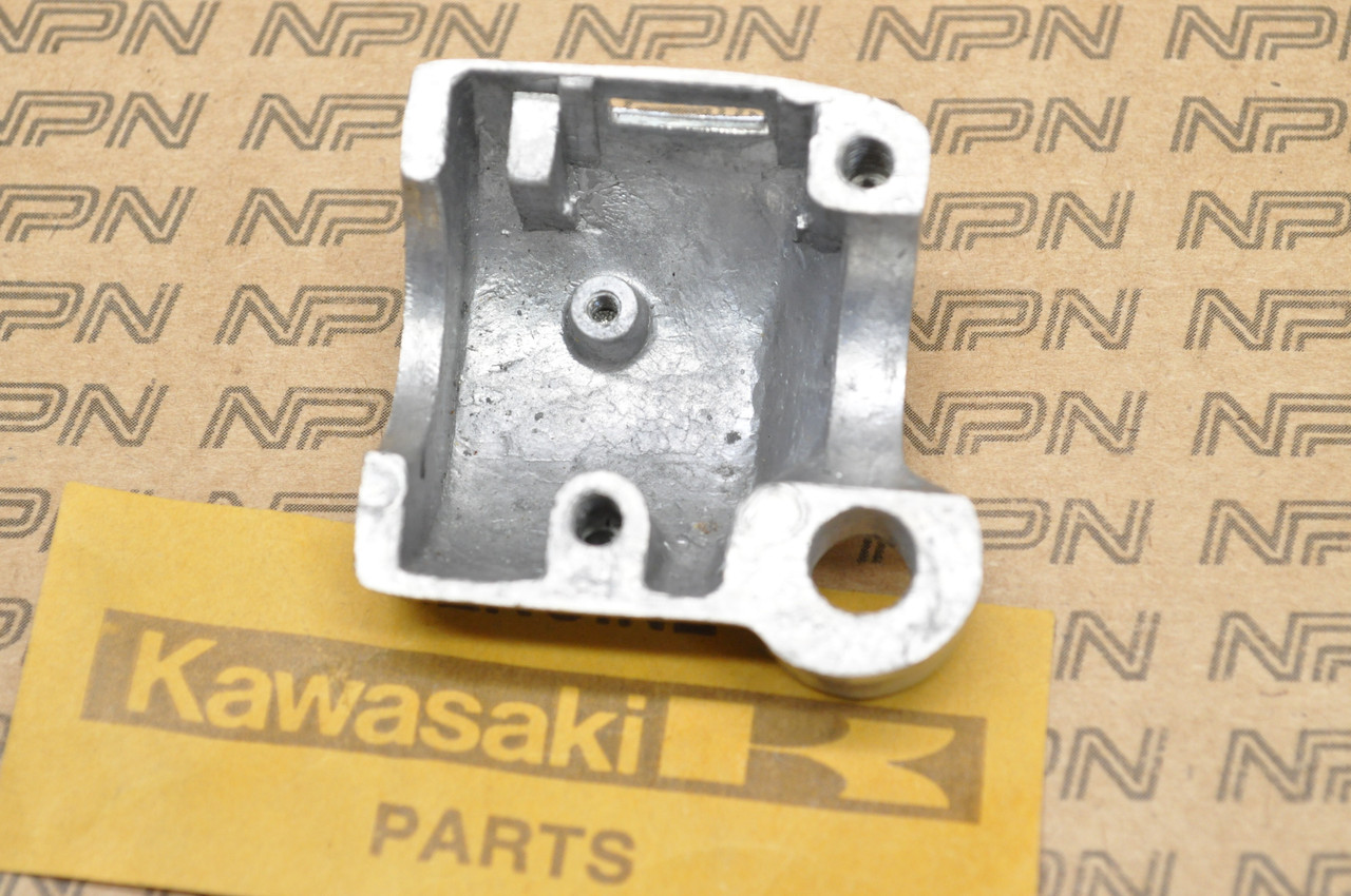 NOS Kawasaki A1 A1SS  A7 A7SS W1 W2 SS W2TT Left Upper Switch Case 46086-008