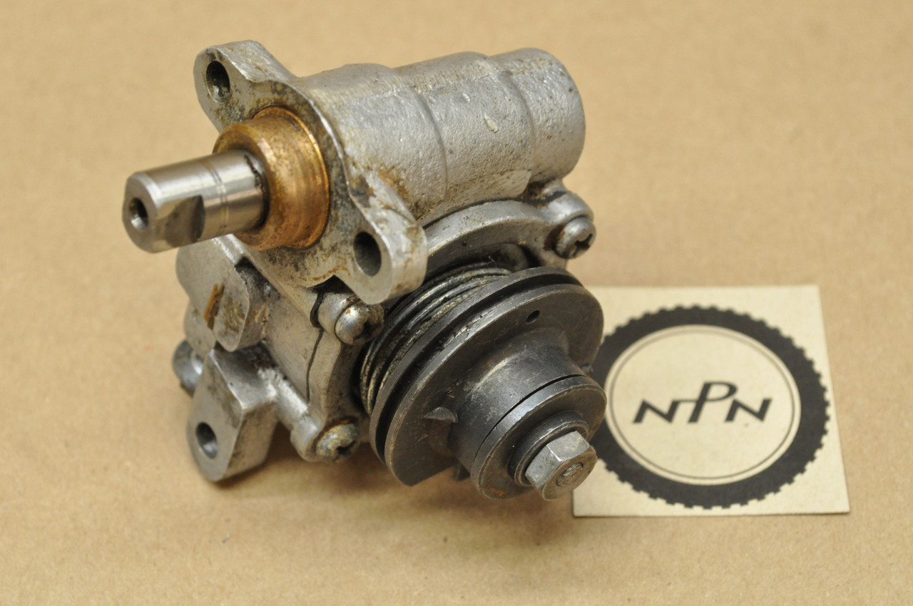 ◉YAMAHA ヤマハ◉当時物 旧車バイク◉純正 燃料タンク◉凹み穴あき現状品 Vintage OEM Yamaha 1965-66 YDS3 Oil Pump Assembly 156-13101-00