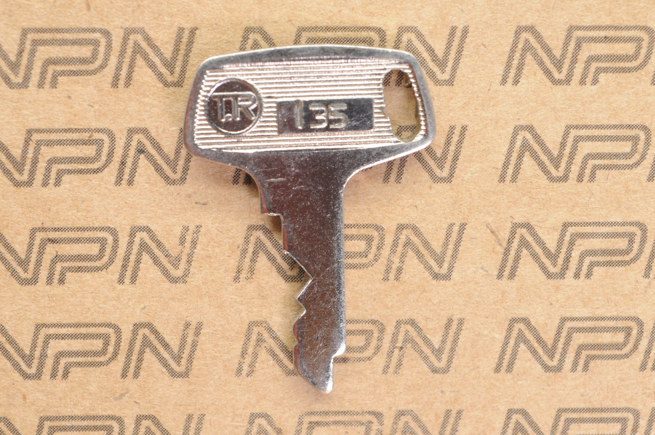 NOS Suzuki Motorcycle No Groove Ignition Lock Key # 135
