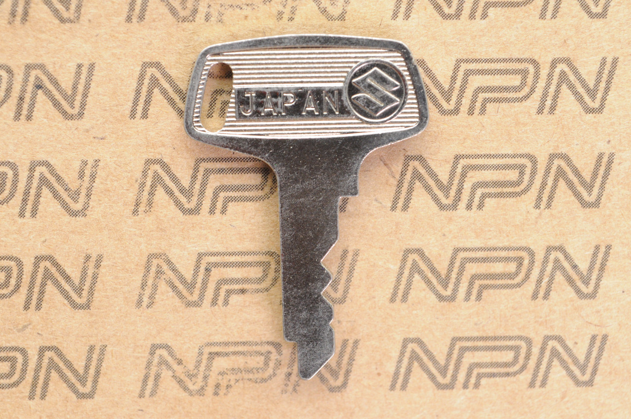 NOS Suzuki Motorcycle No Groove Ignition Lock Key #335