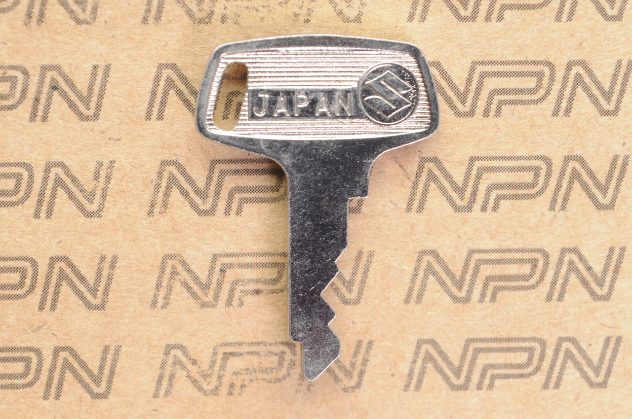 NOS Suzuki Motorcycle No Groove Ignition Lock Key #513