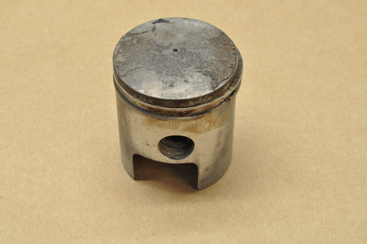 Vintage OEM Yamaha 1965-66 YDS3 Right Cylinder Jug & Piston 56mm 156-11321-01