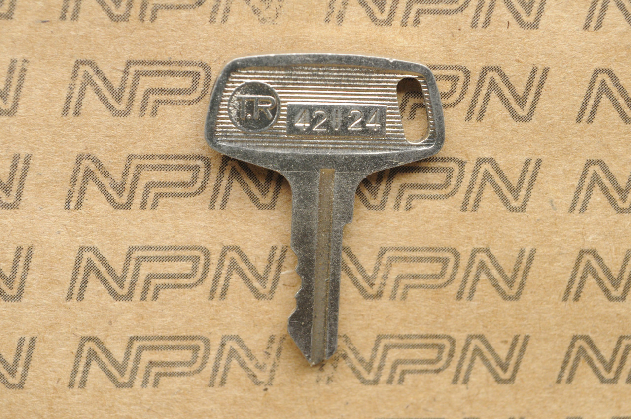NOS Suzuki Motorcycle Double Groove Ignition Lock Key #42124