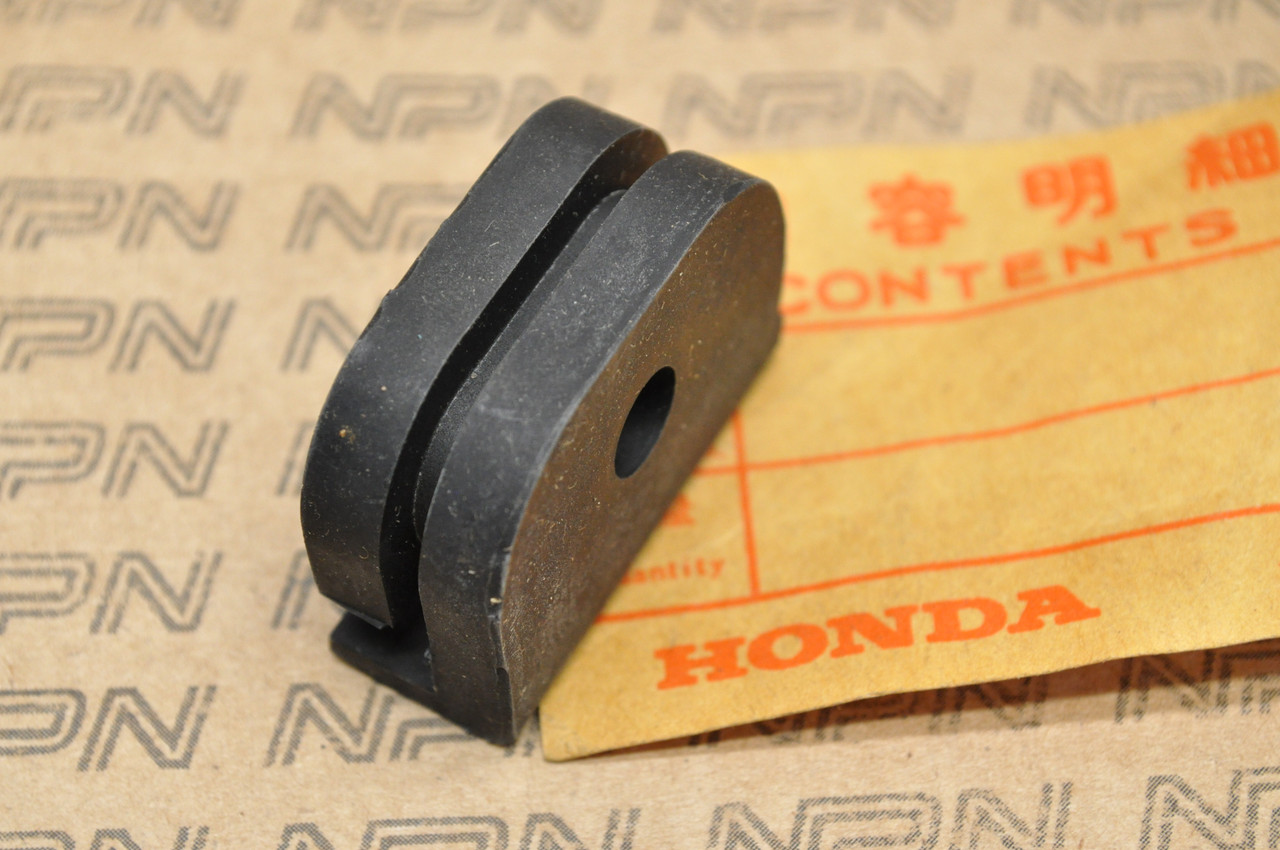 NOS Honda 1976 XL250 1976-78 XL350 Rear Turn Signal Mount Rubber 33606-385-000