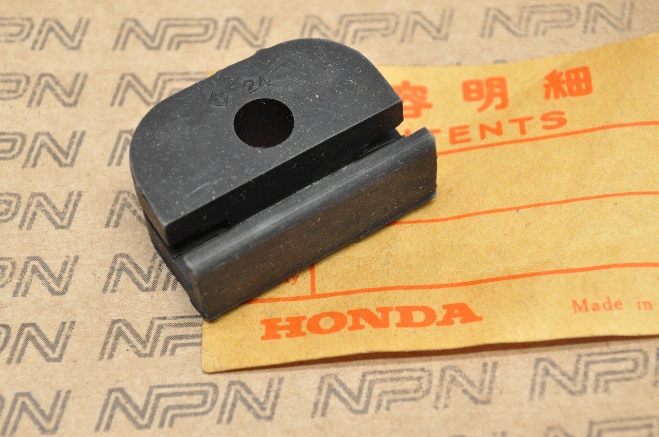 NOS Honda 1976 XL250 1976-78 XL350 Rear Turn Signal Mount Rubber 33606-385-000