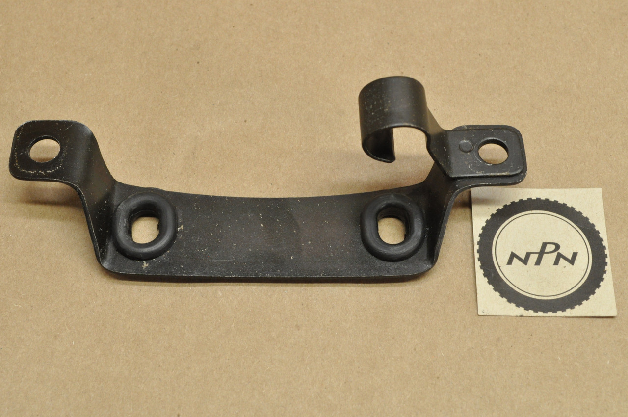 Vtg OEM Honda CM400 A CM400C CM400T Front Emblem Cover Bracket 61405-447-000