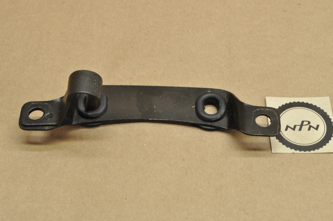 Vtg OEM Honda CM400 A CM400C CM400T Front Emblem Cover Bracket 61405-447-000