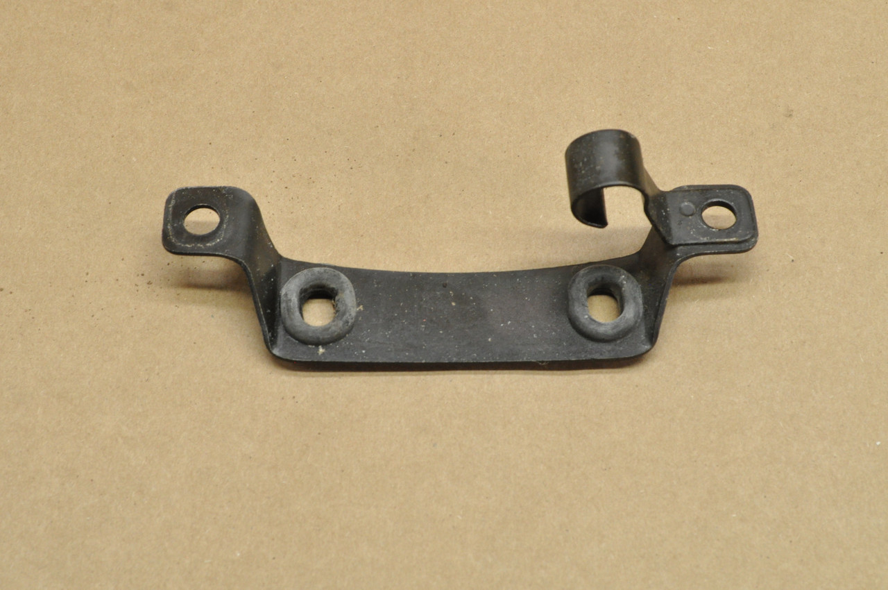 Vtg OEM Honda CM400 A CM400C CM400T Front Emblem Cover Bracket 61405-447-000