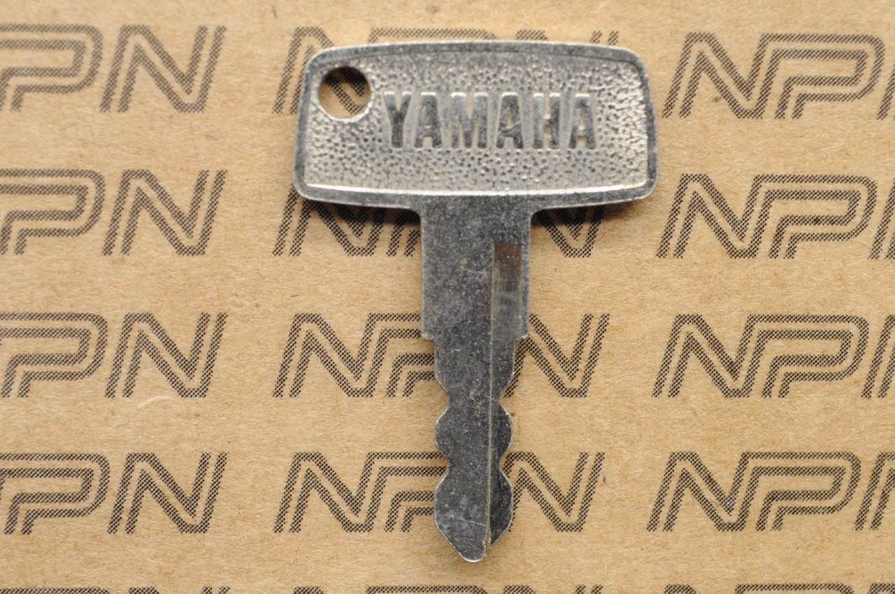 NOS Yamaha Ignition Switch & Lock Key # 2611