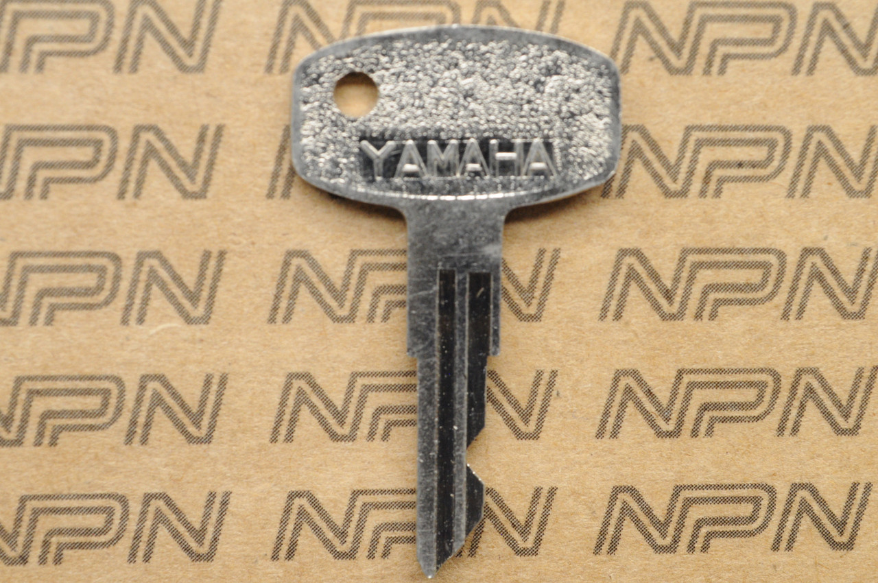 NOS Yamaha Ignition Switch & Lock Key # 5623