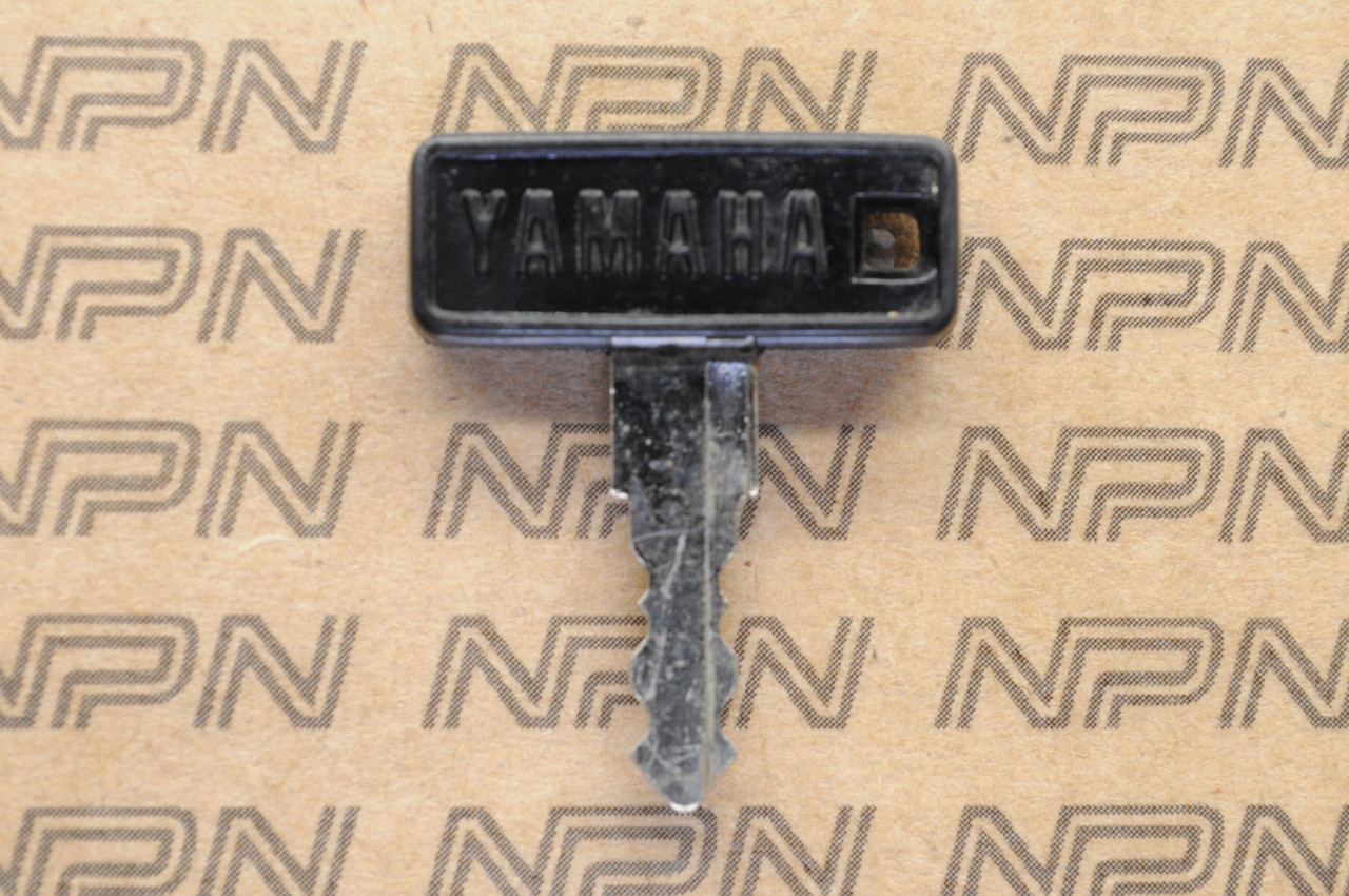 NOS Yamaha Ignition Switch & Lock Black Cap Key # 2618