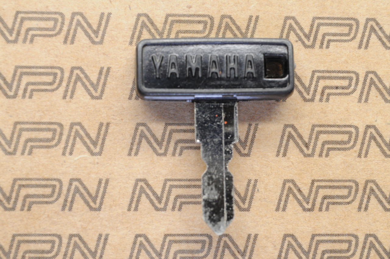 NOS Yamaha Ignition Switch & Lock Black Cap Key # 2613