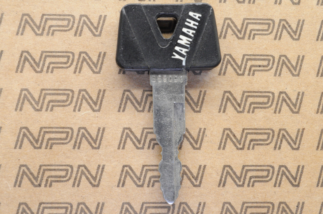NOS Yamaha Ignition Switch & Lock Black Cap Key # B68093