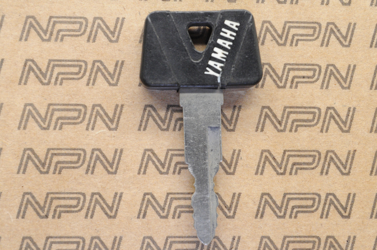 NOS Yamaha Ignition Switch & Lock Black Cap Key # B68093