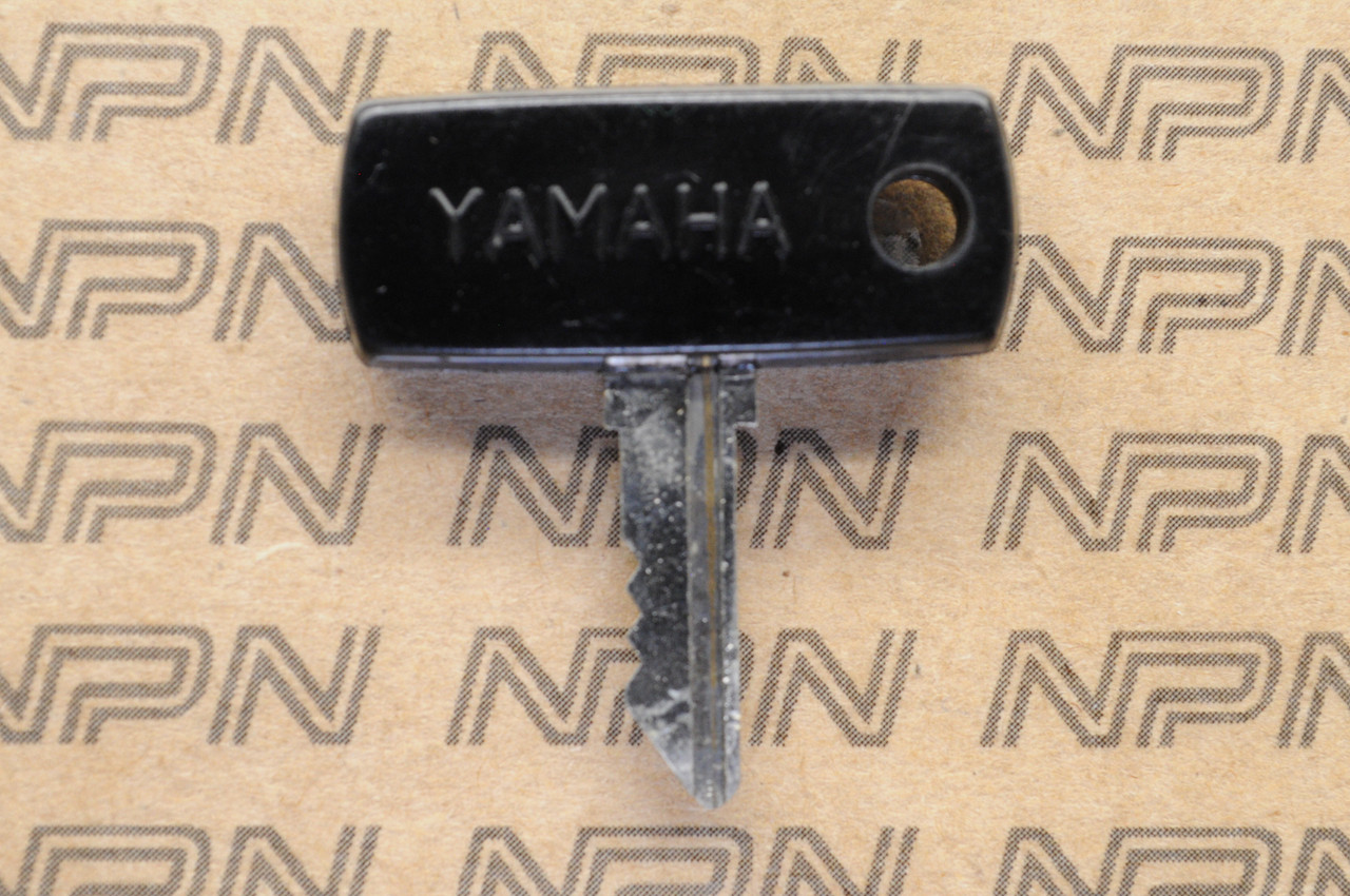 NOS Yamaha Ignition Switch & Lock Black Cap Key # 5207