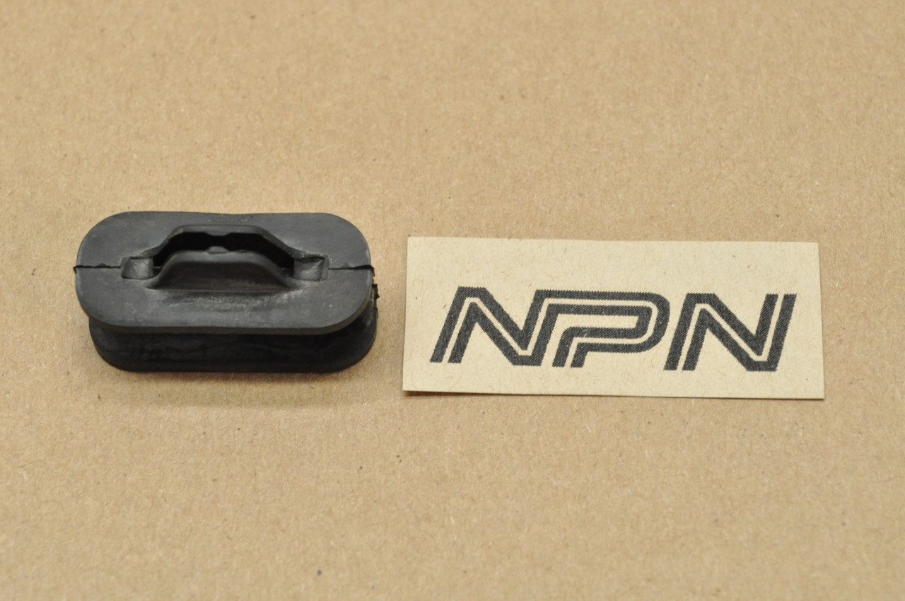Vtg OEM Honda CM400 CM400T CM450 Side Cover Rubber Grommet 83705-447-000