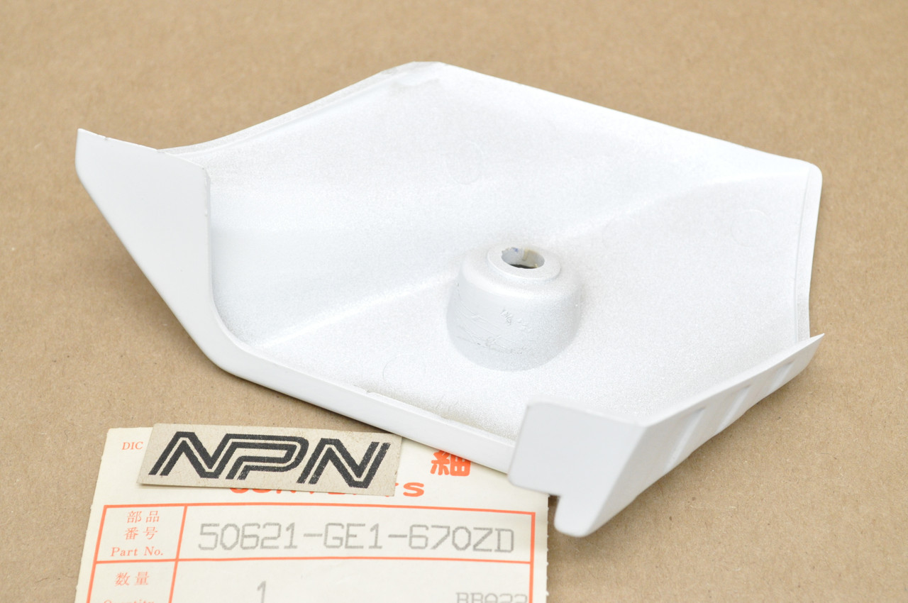 NOS Honda 1986-2004 CH80 Elite Right Foot Rest Step Pillion Cover 50621-GE1-670 ZD