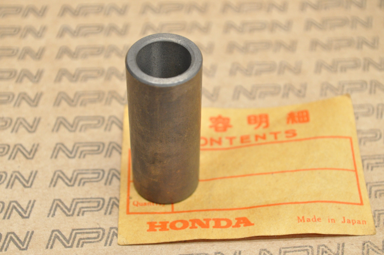 NOS Honda XL250 K1-K2 XL350 K0-K1 Left Swingarm Collar 52142-356-000