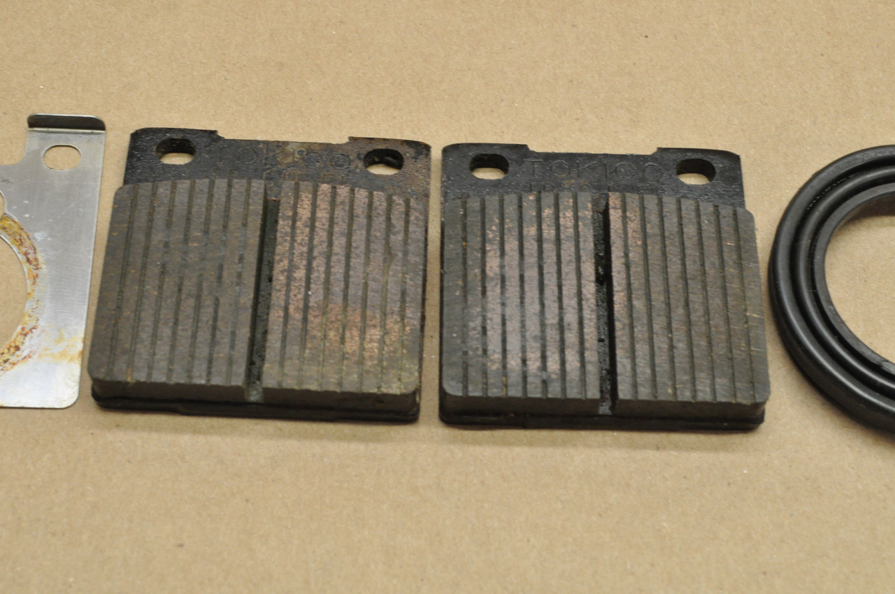 Vtg OEM Honda CM400 Front Brake Caliper Pad Boot Clip Plate Lot 45105-471-006