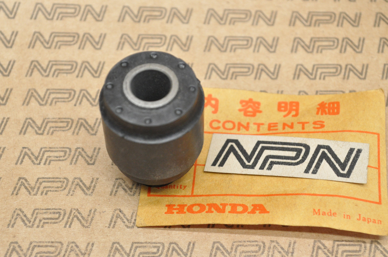 NOS Honda VF1100 C VF700 C VF700S VF750 C VF750S Mount Rubber 50206-MB0-000