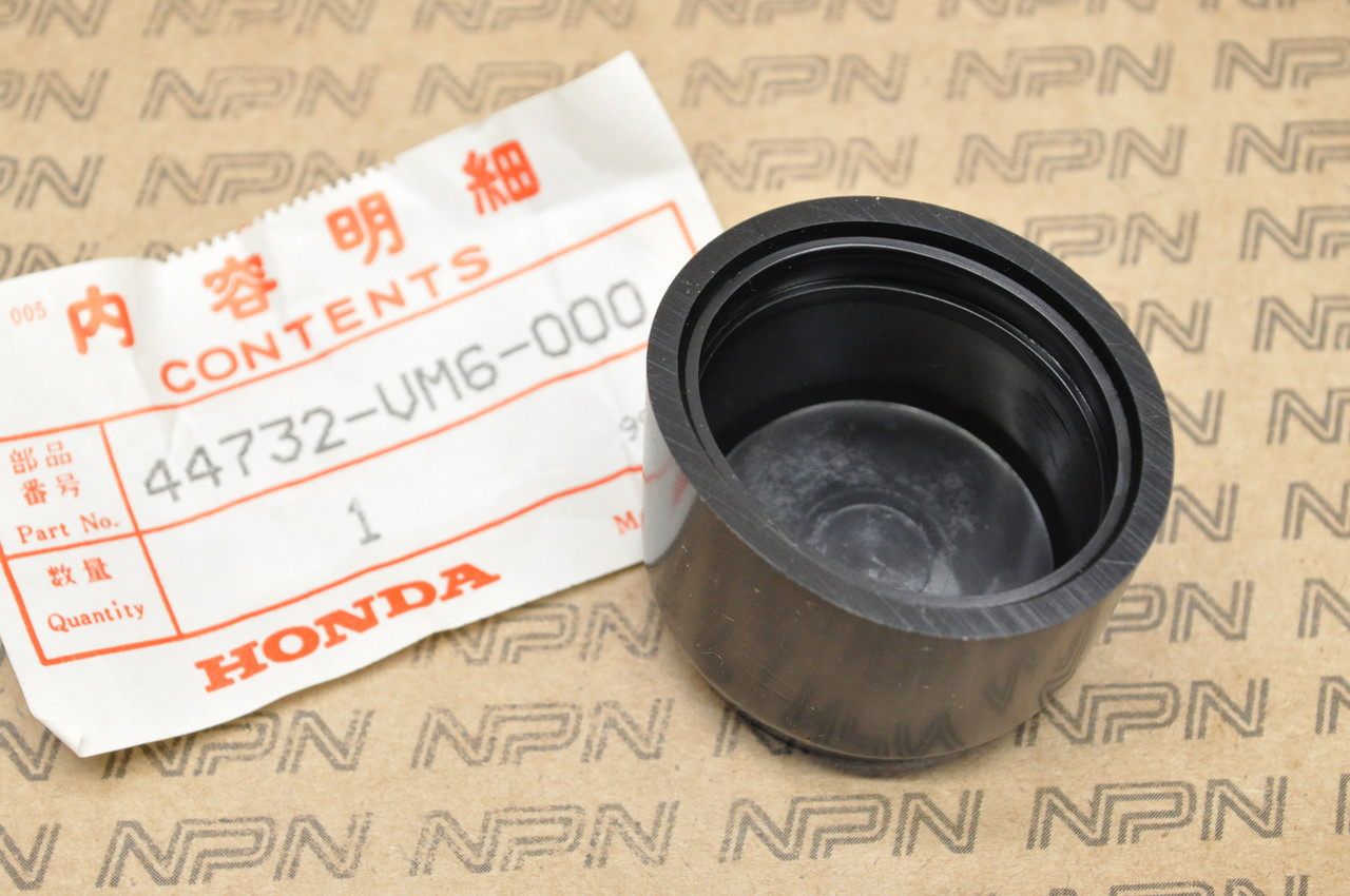 NOS Honda TRX125 TRX90 Fourtrax Wheel Hub Center Cap 44732-VM6-000