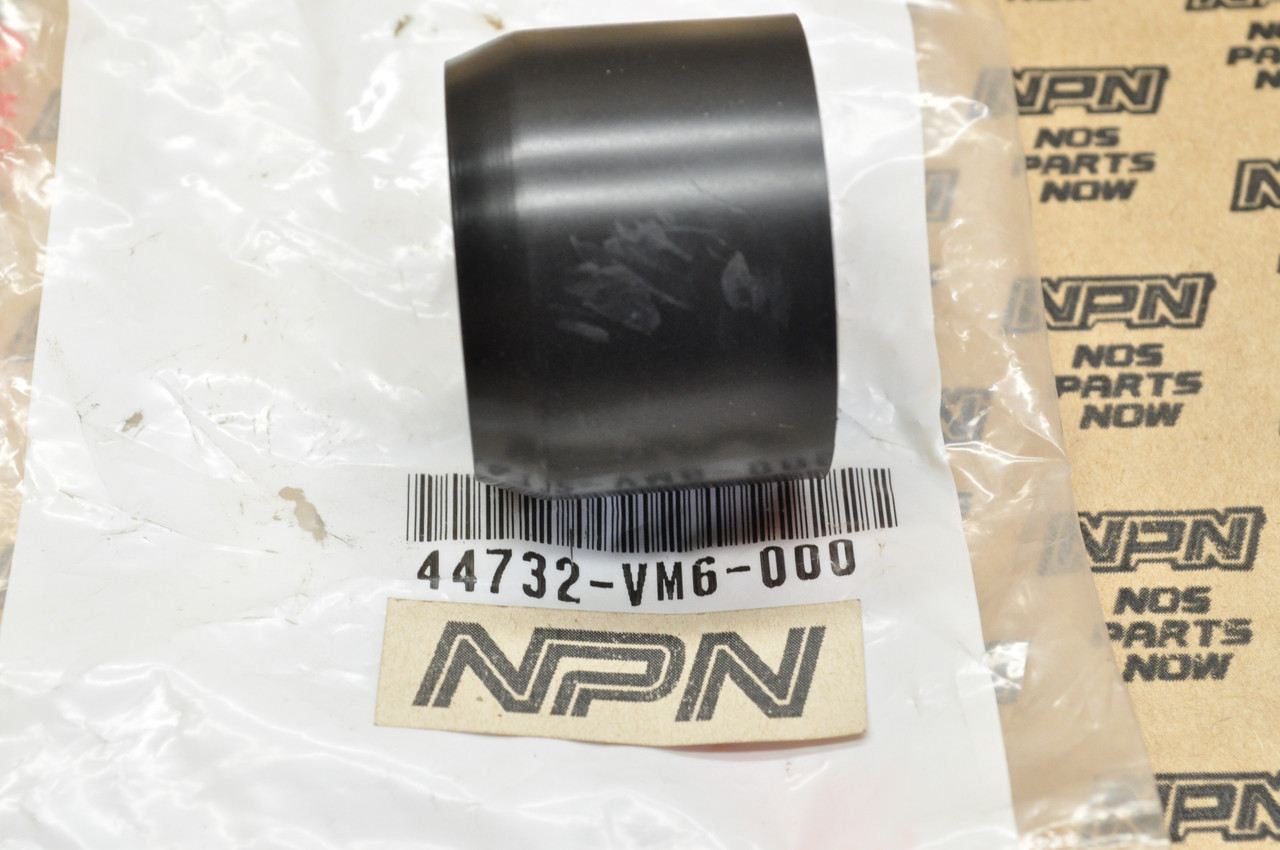 NOS Honda TRX125 TRX90 Fourtrax Wheel Hub Center Cap 44732-VM6-000
