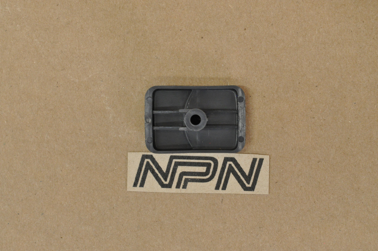 NOS Honda 1989 PC800 Pacific Coast Right Pocket Cover Knob 64224-MR5-000