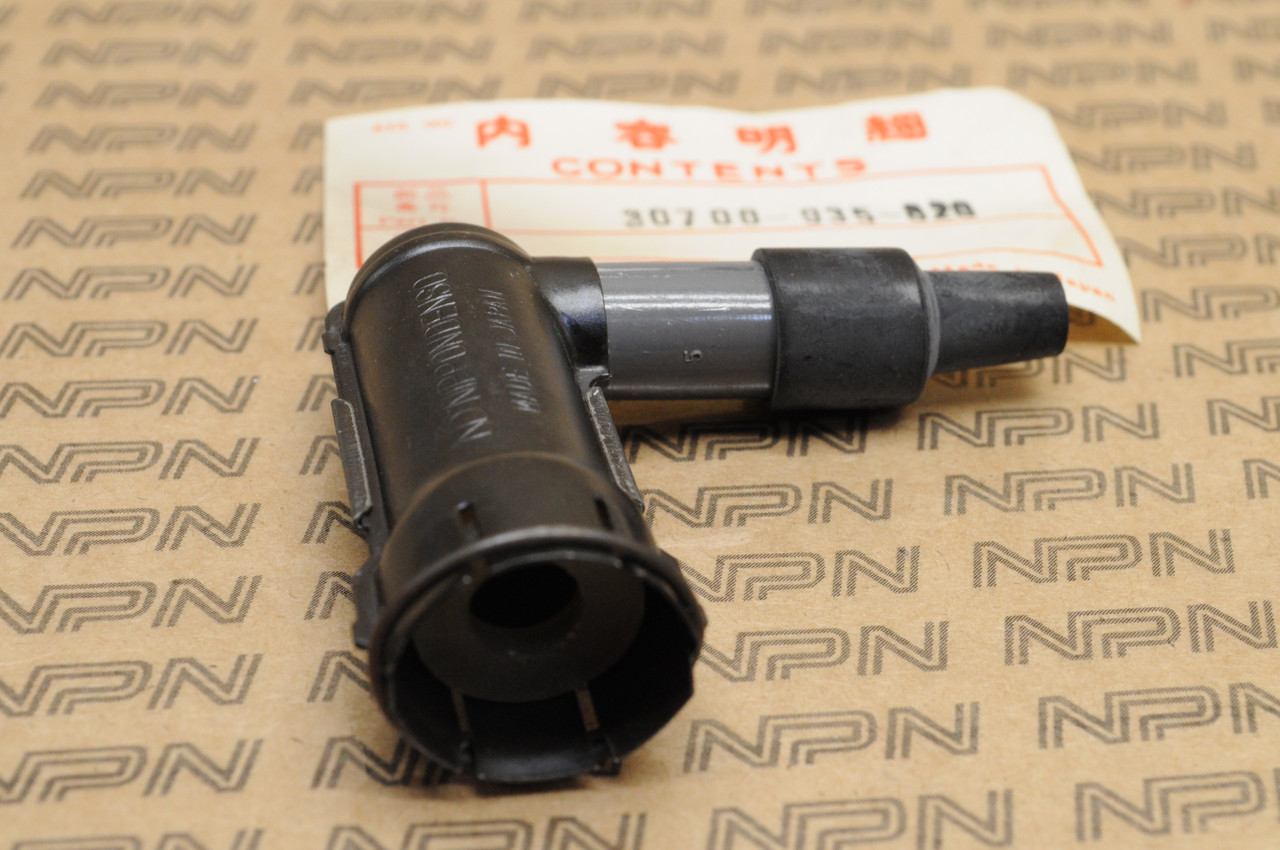 NOS Honda B75 K1 K2 K3 Outboard Engine Spark Plug Cap 30700-935-620