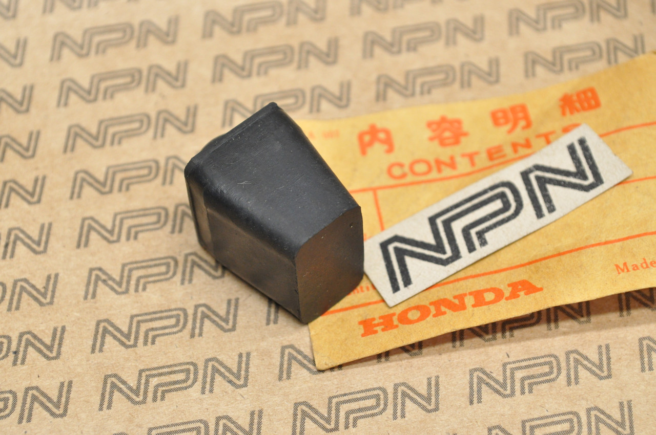 NOS Honda 1975-76 CB750 F Rear Seat Cover Cowl Rubber Cushion 77211-392-000