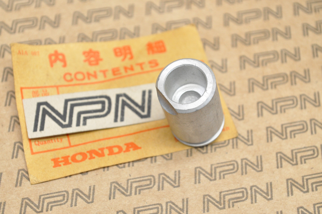 NOS Honda XL175 K0-1976 Cylinder Head Cover Rocker Arm Shaft Plug 90011-362-000