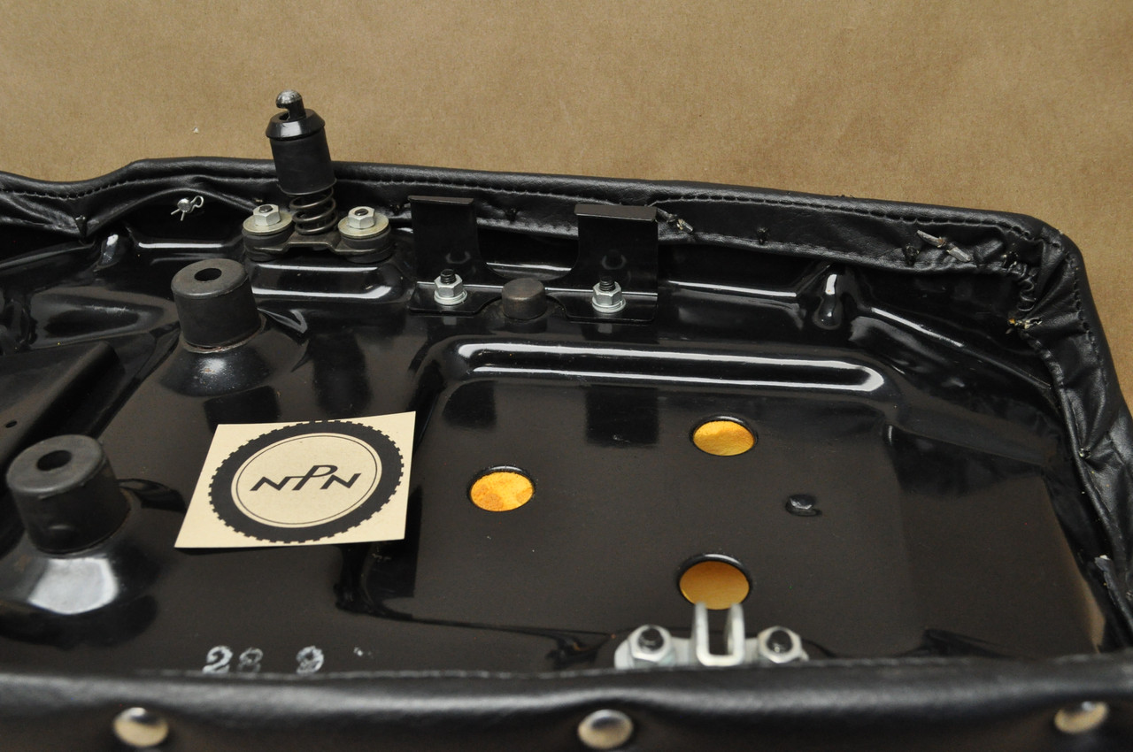 NOS Honda CL350 K4 Seat Cushion & Latch Assembly 77200-345-670 A