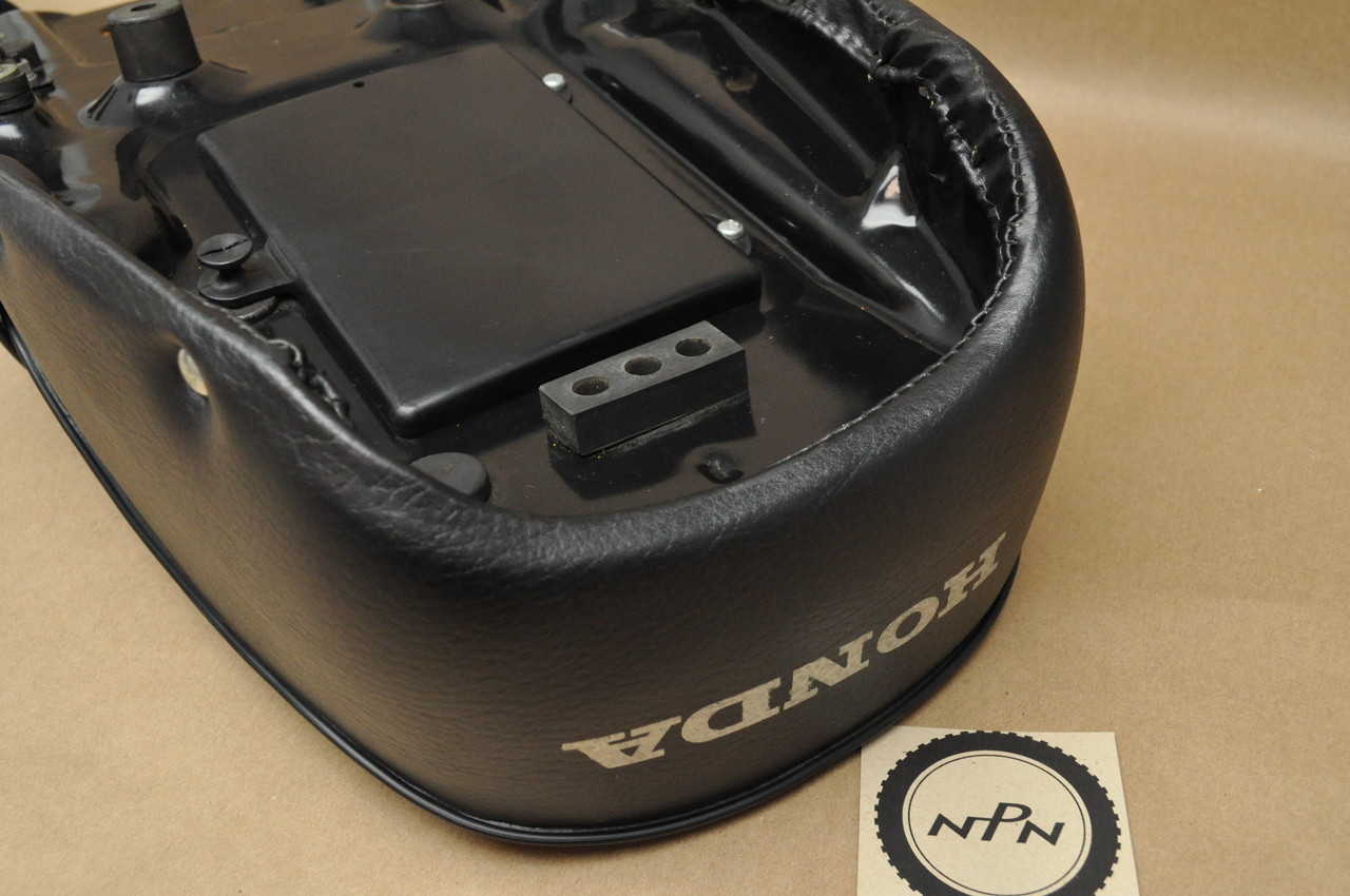 NOS Honda CL350 K4 Seat Cushion & Latch Assembly 77200-345-670 A
