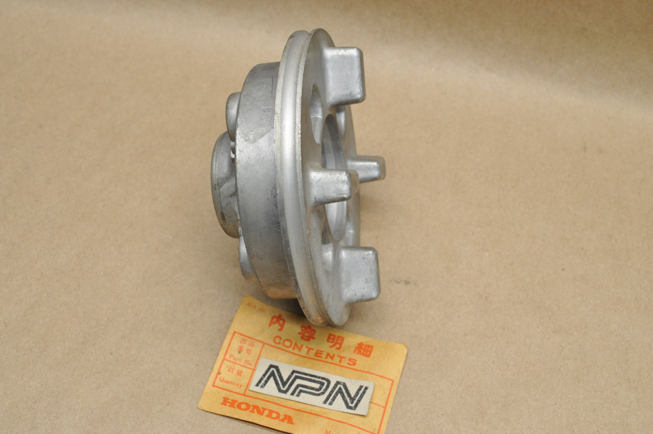 NOS Honda C100 C102 C110 C105 T Rear Wheel Hub Drive Flange 42610-001-050