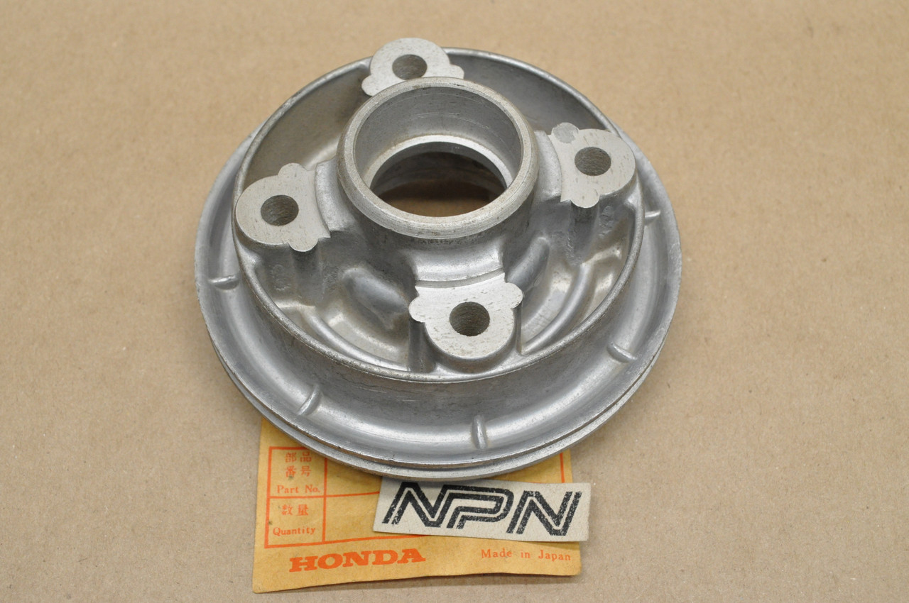 NOS Honda C100 C102 C110 C105 T Rear Wheel Hub Drive Flange 42610-001-050