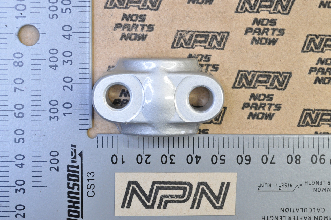 NOS Honda CB450 CB72 CB77 CL72 CL77 Front Axle Holder Bracket 51634-283-000 T